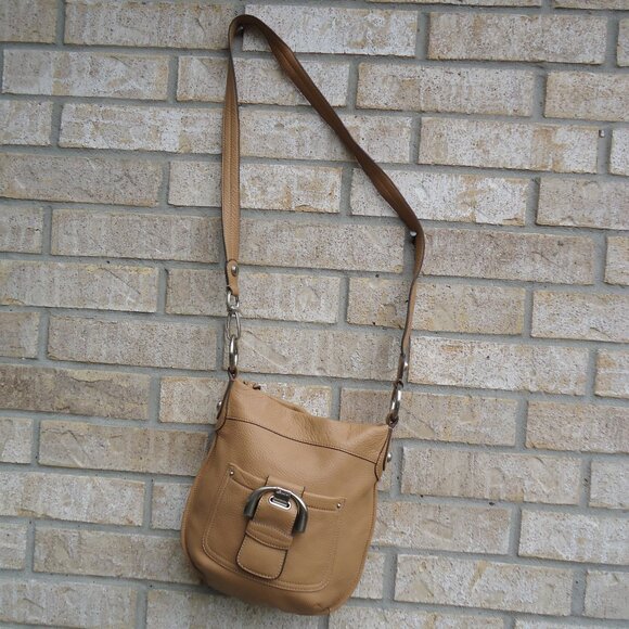 B. Makowsky designer pebble leather crossbody bag/ purse. - Picture 2 of 16